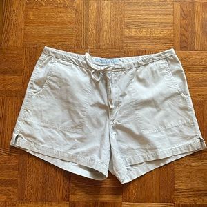 Abercrombie & Fitch khaki shorts size medium